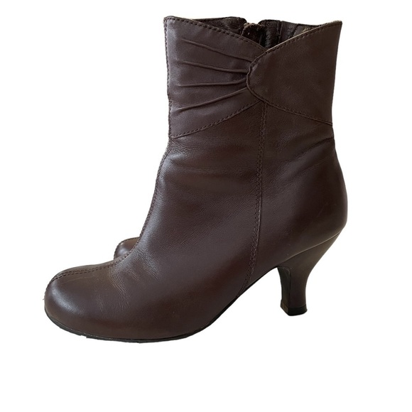 Hush Puppy Brown Leather Heeled Ankle Boots size 7.5 - Picture 2 of 5